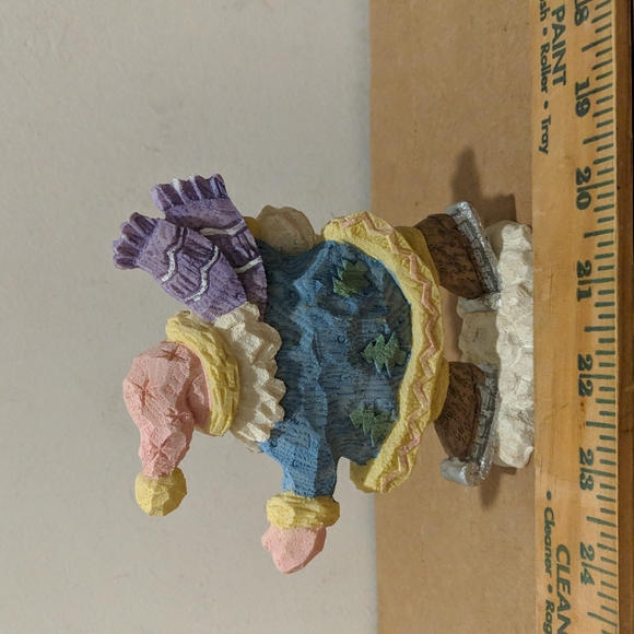 3/$24.00 PASTEL SANTA CLAUSS RESIN - Picture 2 of 4